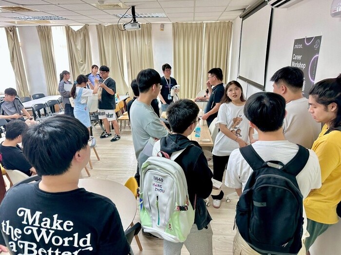 Micron representatives engaged in face-to-face career discussions with students, attracting nearly 50 participants and creating a lively, highly interactive atmosphere.圖片