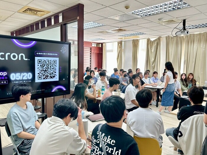 Micron Taiwan representatives share insights into technology industry trends, job-search preparation, and real-world recruitment practices.圖片