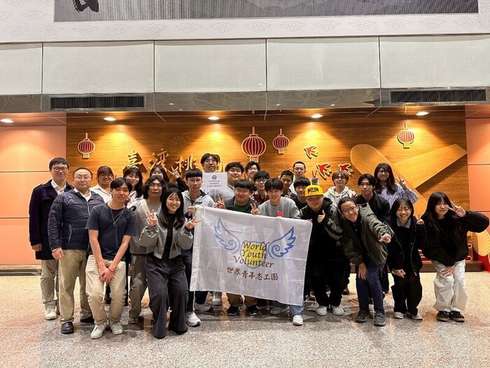 NUU International Volunteers Welcome Japanese KOSEN Students at the Airport圖片