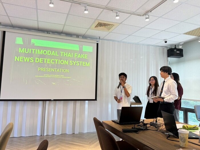 KMUTT interns present their two-month project and learning experiences in English.圖片