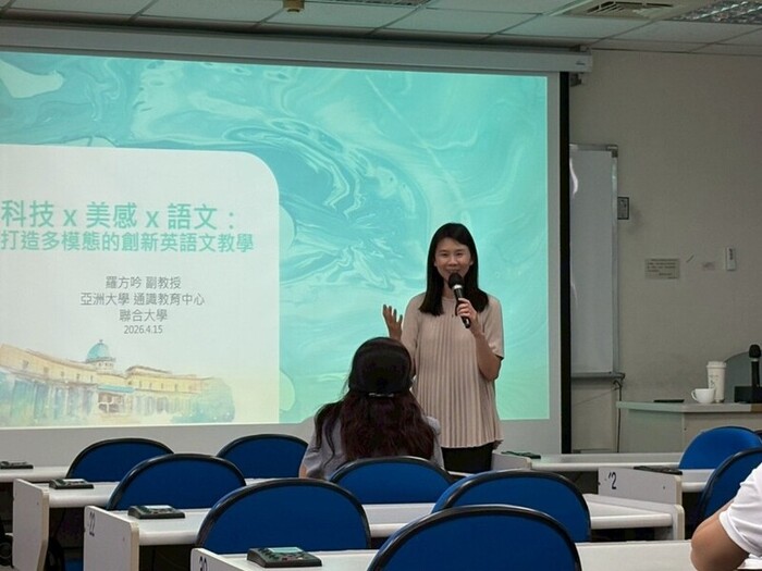 Speaker Interacts with Faculty Members during the “Technology × Aesthetics × Language” Lecture圖片